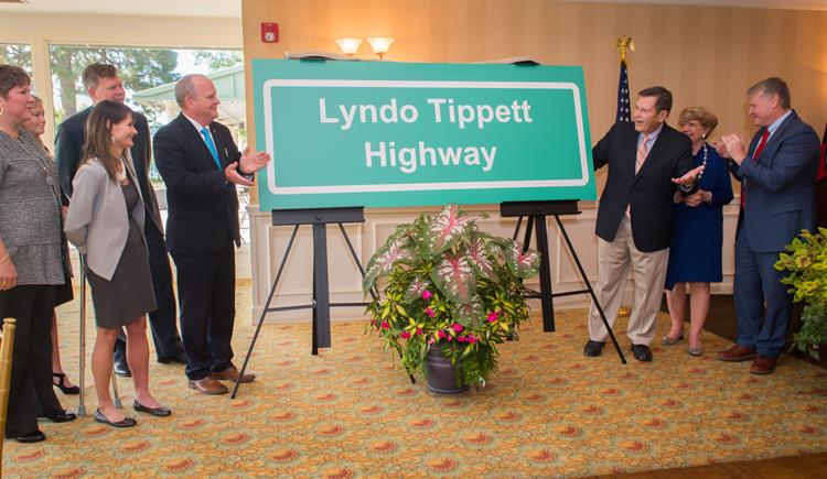 Lyndo Tippett Highway sign is unveiled