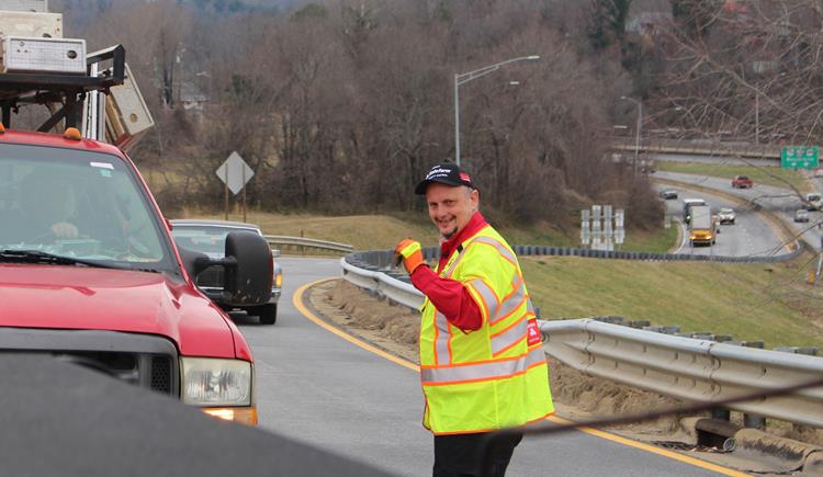 NCDOT Responder Helps Interstate Drivers with Kind Hand